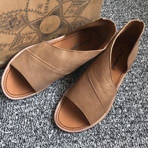 NWT Free People Sandal Mont Blanc (Brown)